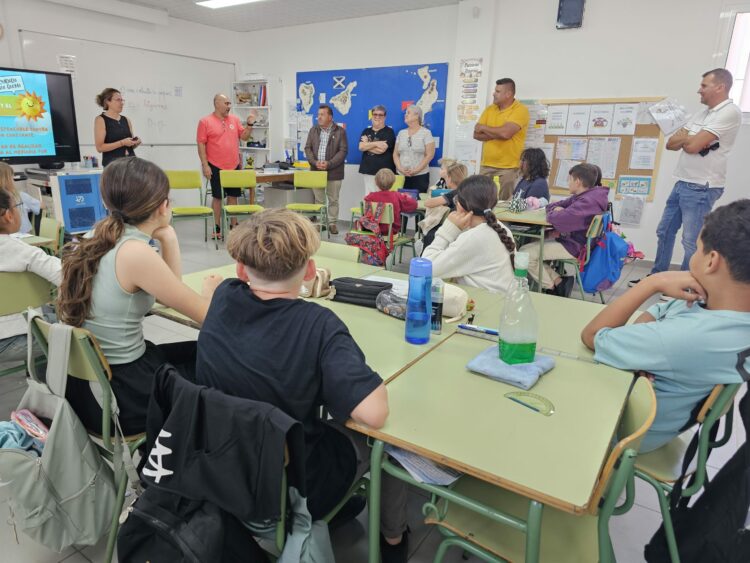 Ayuntamiento y Asociación Contra el Cáncer promueven protección solar y pausas activas en los centros escolares
