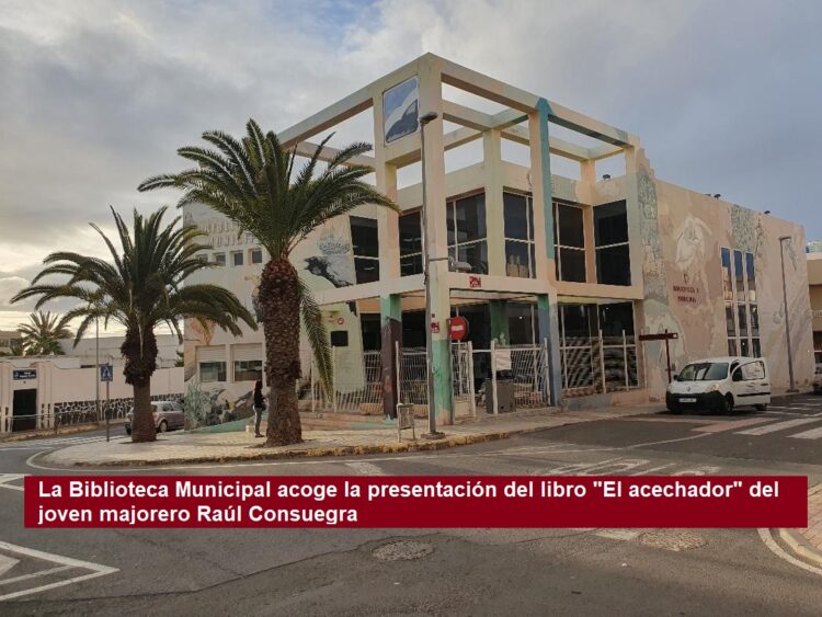 La Biblioteca Municipal acoge la presentación del libro «El acechador» del joven majorero Raúl Consuegra