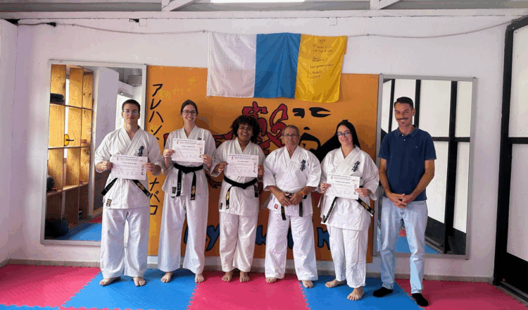 Il Pájara riconosce gli sforzi dei giovani karateka che ottengono la cintura nera.