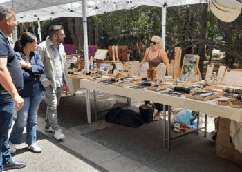 La nueva ubicación del mercadillo de Costa Calma arranca con éxito