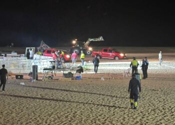 Pájara limpia la playa del Matorral en tiempo récord tras el rodaje de ‘La Reina del Flow’