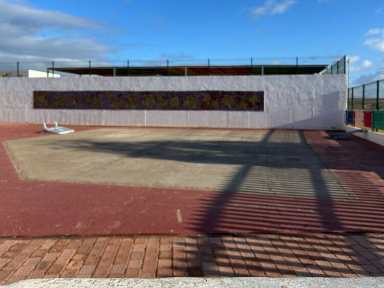 El Ayuntamiento de Pájara renueva el parque infantil junto al CEIP Costa Calma