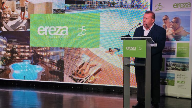 Antigua felicita a los directores impulsores del grupo Ereza Hotels&Resorts por su 25 Aniversario