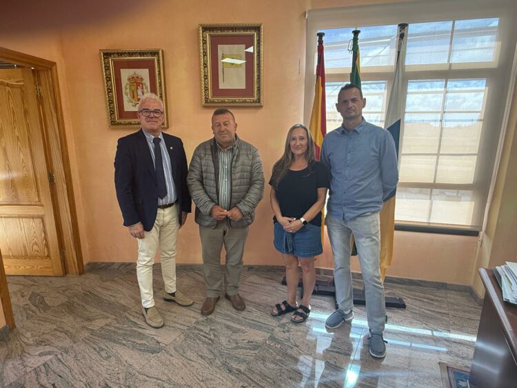 Asociaciones de empresarios italianos en Fuerteventura se presentan al alcalde de Antigua