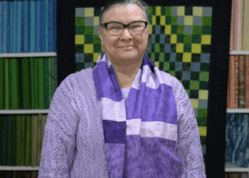 Tuineje gratuliert Bianca Scarpari, der Gewinnerin des Premio Insular de la Feria de Artesanía (Inselpreis der Kunsthandwerksmesse).