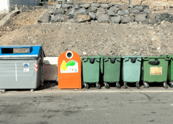 Pájara führt einen neuen Dienst zur Sammlung von Pflanzenöl in Haushalten ein