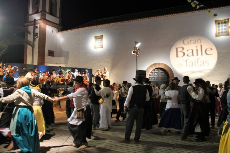 Last day to apply for a table for the Baile de Taifas in Antigua