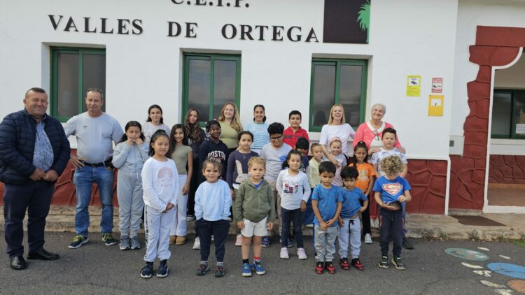 Estrellas del Cine Fantasía en la Escuela Unitaria Valles de Ortega
