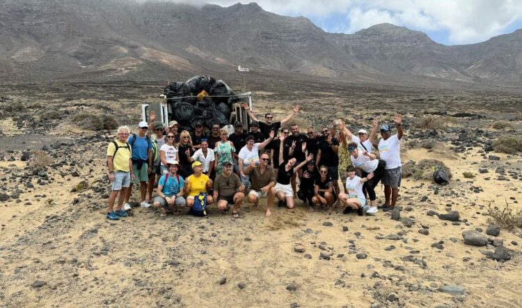 Pájara reafirma su compromiso ambiental en la décima edición de Limpia Cofete