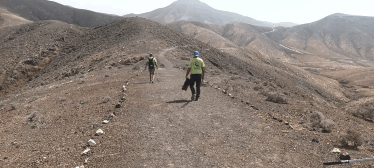 El Ayuntamiento de Pájara acondiciona el sendero de la Montaña del Cardón para la romería del Tanquito