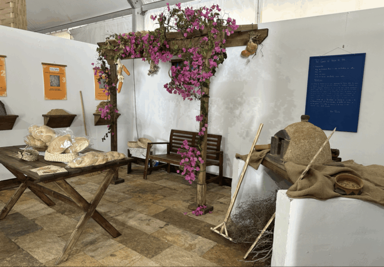 Tuineje destaca el valor del horno de leña en la Feria Insular de Artesanía