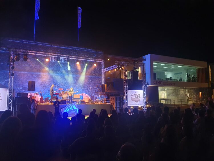 El concierto Fuerte Autor hace disfrutar a más de 1.500 personas en Puerto del Rosario