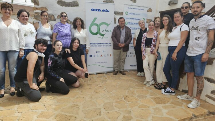 Antigua agradece y felicita a ECCA su labor educativa con tantas generaciones de vecinos y vecinas