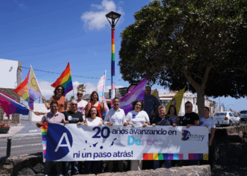 La Oliva celebra el orgullo LGTBIQ+ 2025 con la inauguración de un elemento urbano arcoíris en Villaverde