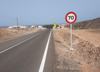 Die Straße Pájara-Ajuy ist jetzt mit neuen, modernen Verkehrsschildern ausgestattet.