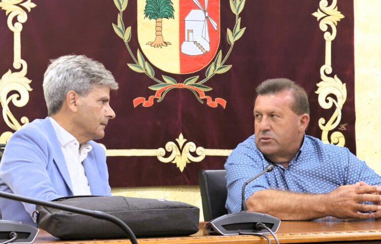 Antigua concluye ante el abogado vecinal que no está ni pasará por encima del marco de la ley