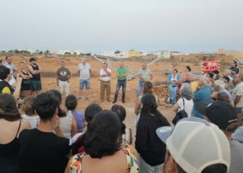 L’azienda che sta installando l’antenna telefonica rifiuta le alternative di sito proposte dal Comune di Antigua.