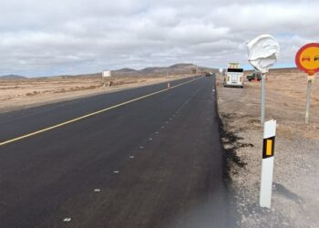 El Cabildo de Fuerteventura rehabilita el firme de la FV-2 a la altura de Las Salinas del Carmen