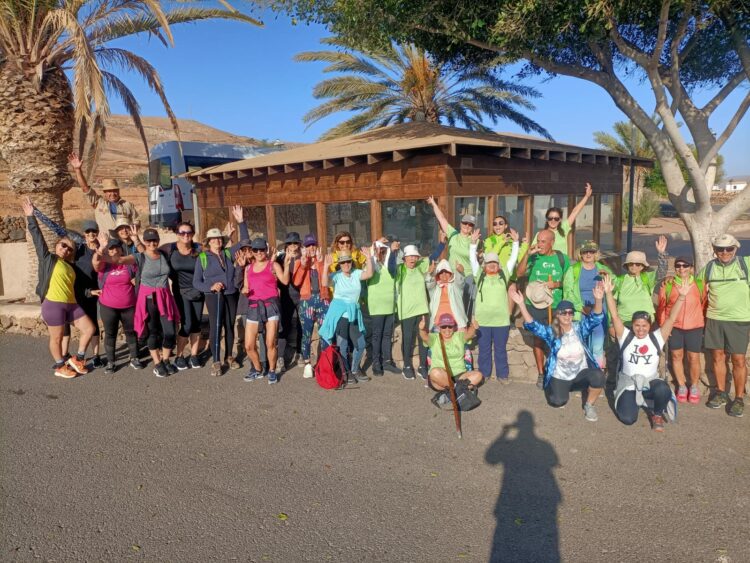Los senderistas de Antigua recorren los asentamientos y barrancos de Guisguey a La Caldereta