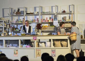 The City Council of Puerto del Rosario congratulates those who made possible the staging of the play “La tienda”.