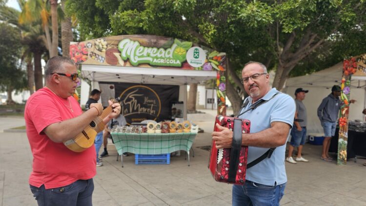 Mercado Agrícola de Antigua botón de muestra de lo mejor en productos y productores kilómetro cero
