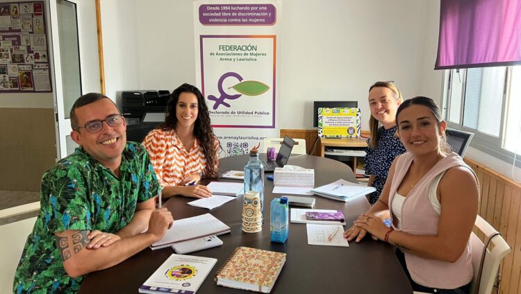 Pájara refuerza su compromiso con la igualdad y lanza seis puntos violetas