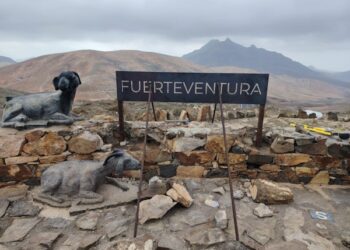 ﻿El mirador de Sicasumbre, pionero en la observación del cielo nocturno majorero, estrena equipamiento público e imagen