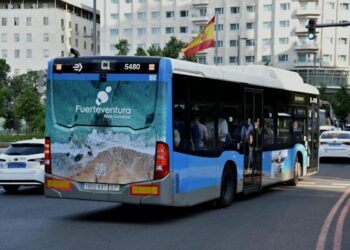Madrid steigt in den Bus nach Fuerteventura ein