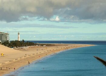 El sector turístico de Fuerteventura eleva su plantilla directa e indirecta hasta propiciar 52.150 empleos en la isla