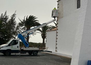 Antigua embellece la fachada de la Iglesia de Valles de Ortega – Casillas de Morales