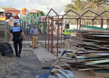 El Ayuntamiento actúa sobre un punto crítico en Caleta de Fuste