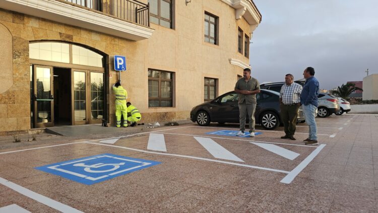 Antigua mejora la accesibilidad de entrada al Consistorio Municipal