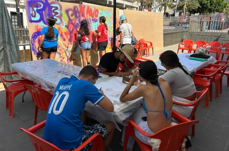 Pájara promueve la igualdad a través del arte urbano con el proyecto ArteVioleta