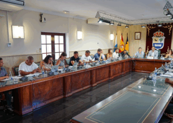 La Oliva avanza en limpieza y socorrismo en el pleno de septiembre