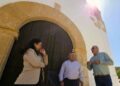 El Ayuntamiento actúa embelleciendo la fachada de la Iglesia de Agua de Bueyes