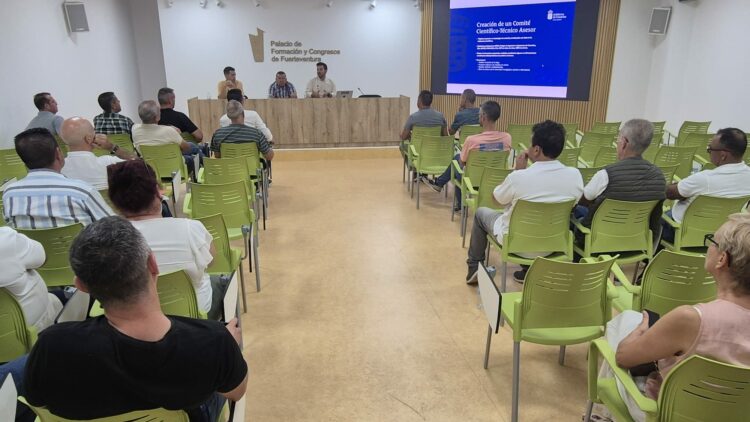 El sector vitivinícola majorero se informa sobre las medidas frente a la filoxera de la vid