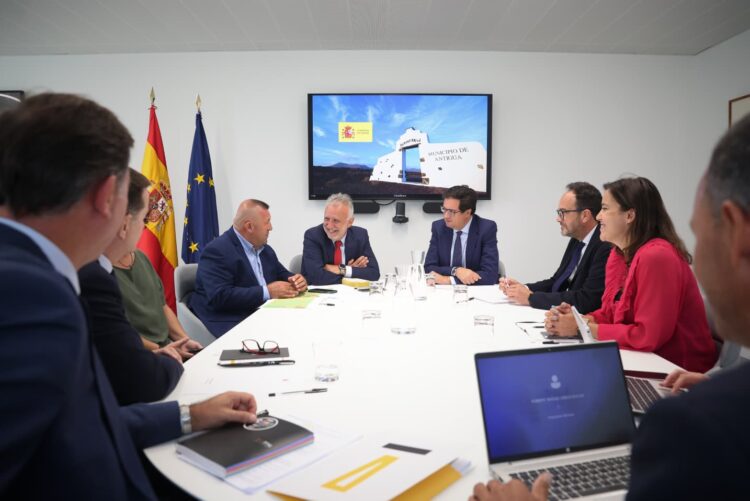 El Ayuntamiento frena la instalación de la Antena en Antigua con la mediación del Gobierno de España