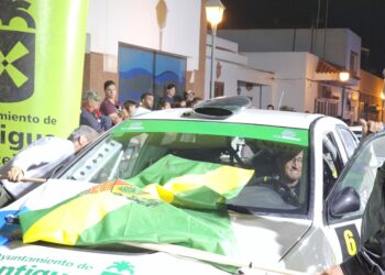 Resuenan los motores apunto de tomar salida en el XXX Rally de Antigua