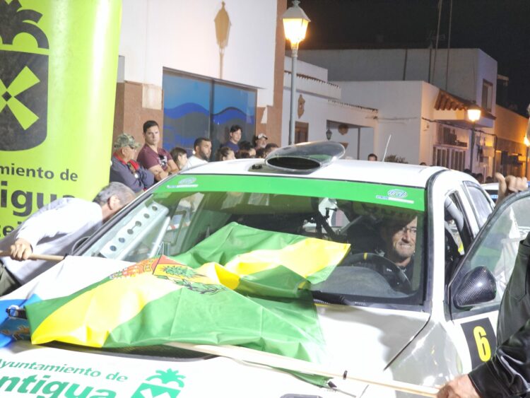 Resuenan los motores apunto de tomar salida en el XXX Rally de Antigua