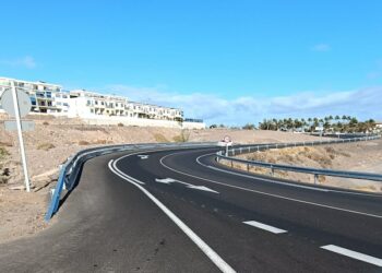 El Cabildo prosigue la instalación de vallas de protección especiales a petición del colectivo de motoristas de Fuerteventura
