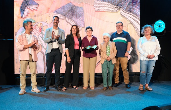 La Feria del Libro entrega el premio Alexis Ravelo a Asociación Cultural Raíz del Pueblo