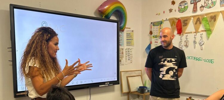 El Cabildo pone en marcha el proyecto ‘Actividades Creativas con TIC’ en las Aulas Enclave de Fuerteventura