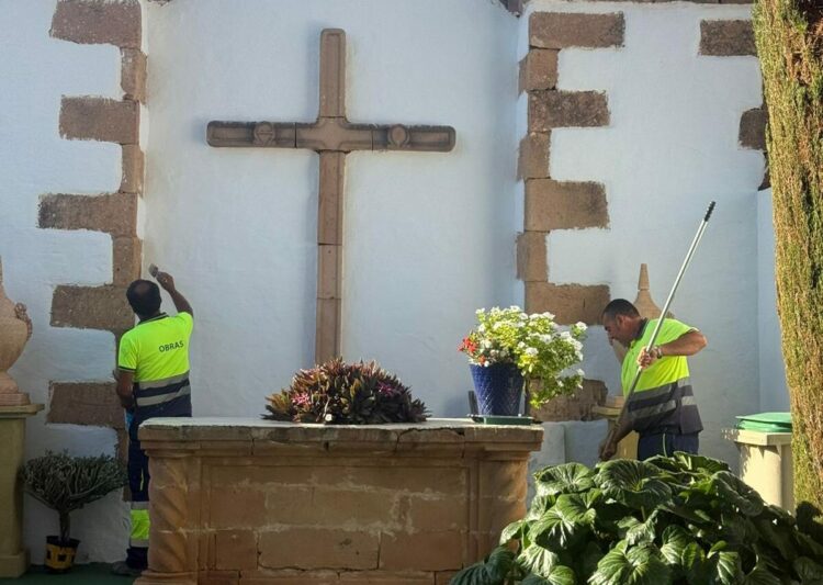 El Ayuntamiento de Pájara acondiciona los cementerios municipales con motivo del Día de los Difuntos y de Todos los Santos