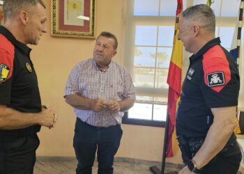 Comisario y Subcomisario de la Policía Autonómica Canaria se presentan en Antigua