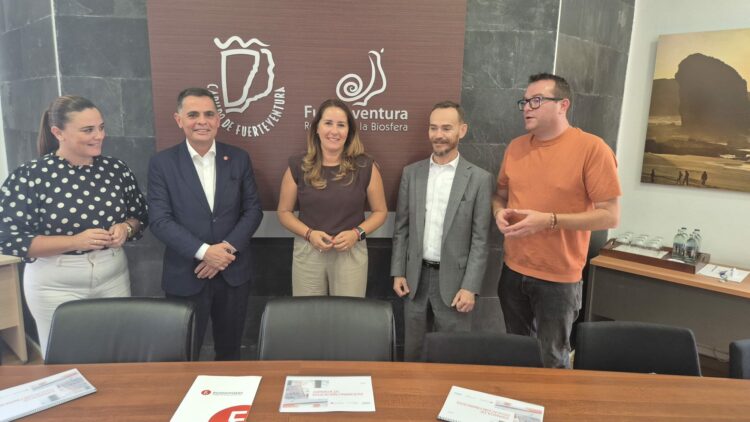 El Cabildo promueve unas jornadas de educación financiera con Economistas de Las Palmas y Banco de España