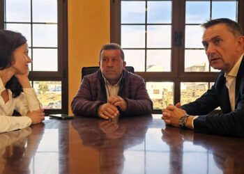 El alcalde de Antigua recibe al actual y principal director ejecutivo del grupo empresarial Anjoca