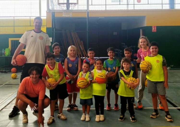 Los futuros gigantes del baloncesto ya entrenan en Antigua