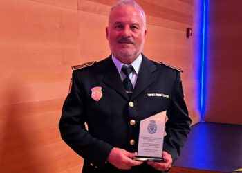 La Policía Nacional distingue a Domingo Fránquiz Subinspector Jefe de la Policía Local de Antigua