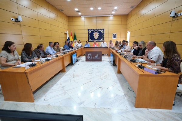 El Cabildo pide al Gobierno de Canarias que el alumnado de bachillerato y FP no se deje fuera del transporte escolar