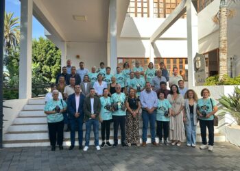 La corporación municipal homenajea al equipo Amigos de Pájara, campeones de las Neuromajo 2025
